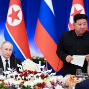 Vladimir Putin och Kim Jong-Un i Pyongyang i juni.