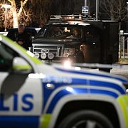 Poliser på brottsplatsen.