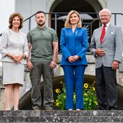 Kung Carl Gustaf och Drottning Silvia tog emot presidenten Volodymyr Zelenskyj med fru Olena Zelenska på Stenhammar Slott som en del av Sverigebesöket. Jonas Ekströmer/TT