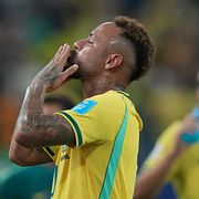 Brasiliens megastjärna Neymar blev inbytt under landets seger mot Skottland i natt. Ett resultat som gör att Sveriges chanser till sextondelsfinal ökar.