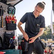 Tommy Johansson, serviceelektriker, har fått testa på det modulära systemet ToolRig från Blåkläder.