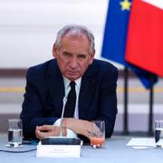 Francois Bayrou (till vänster) och Emmanuel Macron (till höger). 
