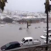 Översvämmade gator och förstörelse på Saint-Martin efter Irma.