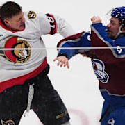 Tim Stutzle och Samuel Girard hamnade i luven på varandra under nattens möte. 