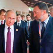 Arkivbild. Putin och Deripaska i Vietnam 2017. 