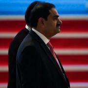 Gautam Adani är god för cirka 80 miljarder dollar. 