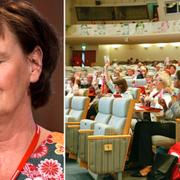 Annelie Nordström, kongressdeltagare räcker upp sina röstkort