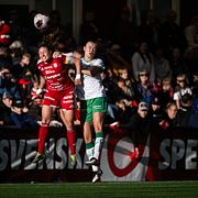 Piteås Josefin Johansson och Hammarbys  under fotbollsmatchen i Damallsvenskan mellan Piteå och Hammarby.