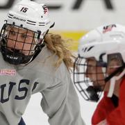 USA:s kvinnliga ishockeylandslag på träning. Arkivbild.