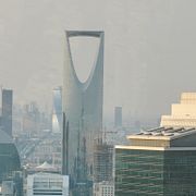Kingdom Centre i Riyad i bakgrunden.