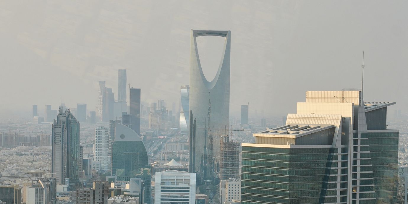 Kingdom Centre i Riyad i bakgrunden.