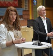 LO-ordföranden Susanna Gideonsson och avtalssekreteraren Torbjörn Johansson. Anders Wiklund/TT