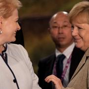 Litauens president Dalia Grybauskaite och Tysklands förbundskansler Angela Merkel under Nato-mötet.