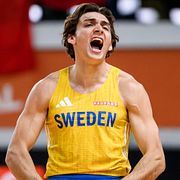 Duplantis jublar under stavhoppsfinalen.