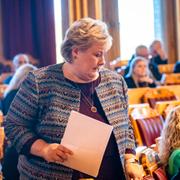 Oslo 20231018. 
Høyre-leder Erna Solberg under den muntlige spørretimen i Stortinget.
Foto: Heiko Junge / NTB