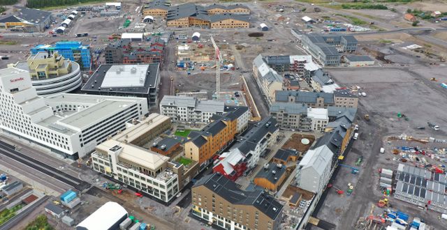 Drönarbild över Kirunas nya centrum som nu invigdes 2022. Kiruna ska öka antalet invånare med 2 500 till år 2030. LKAB/TT