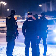 Poliser på platsen.