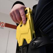 Polisens elchockvapen Taser X2.