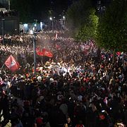 Arsenalsupportrar utanför lagets arena i London.