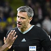 Domaren Slavko Vincić under playoff-mötet mellan Sverige och Polen den 31 mars i år.