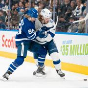 Torontos William Nylander och Tampa Bays Mikhail Sergachev.