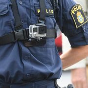 Polis med kroppskamera, arkivbild.