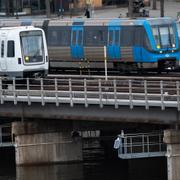 Tunnelbanetåg i centrala Stockholm.