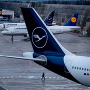 Arkivbild: Lufthansa-plan på Frankfurts flygplats. 