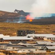 Grindavik under ett utbrott i april i år. 