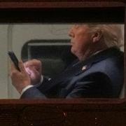 Trump med telefon. Arkivbild.