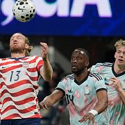USA:s och Belgiens tröjor orsakade en stökig situation i träningsmatchen mellan länderna.