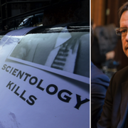 Kritiska affischer mot scientologerna/Scientologiledaren Eric Roux vid rättegången