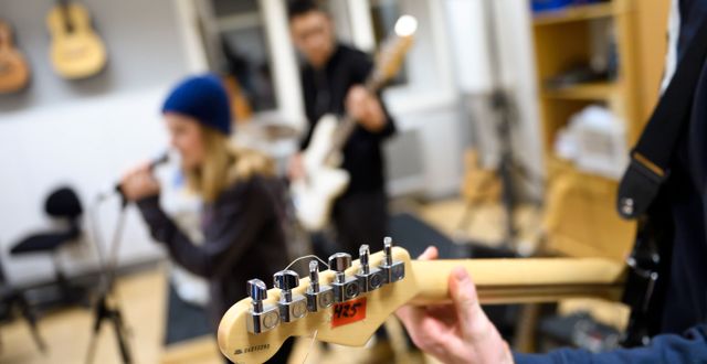 Elever på en kulturskola i Stockholm spelar musik.  Henrik Montgomery/TT / TT NYHETSBYRÅN