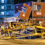 Omkullblåsta byggkranen i Malmö / Västra hamnen i Malmö / Södertälje sjukhus.