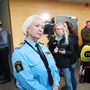 Polisen Carina Persson intervjuas efter polisens pressträff på Rättcentrum med anledning av helgens explosioner och skjutningar.