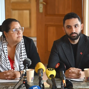 Lorena Delgado Varas och Daniel Riazat under pressträffen.