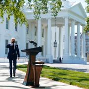 President Biden utanför Vita huset. 