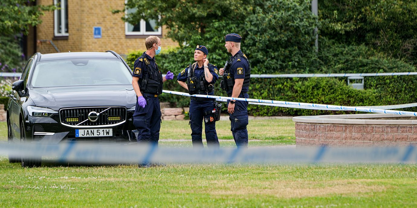 Polis på platsen.