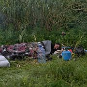 En man som tvingats lämna sitt hem i Libanon efter israeliska attacker.