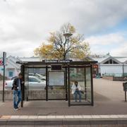 Busshållplats i Gårdsten. 