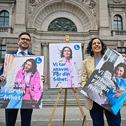 Brange tillsammans med partiledaren Simona Mohamsson, arkivbild från april.