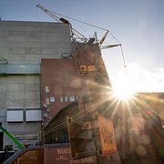 SSAB investerar tiotals miljarder i nya eldrivna stålverk. Stålverk i Oxelösund. Intill stålverket bygger SSAB en elektrisk ljusbågsugn för 9,5 miljarder kronor. 