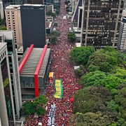 Lula da Silvas supportrar på gatorna i São Paulo.