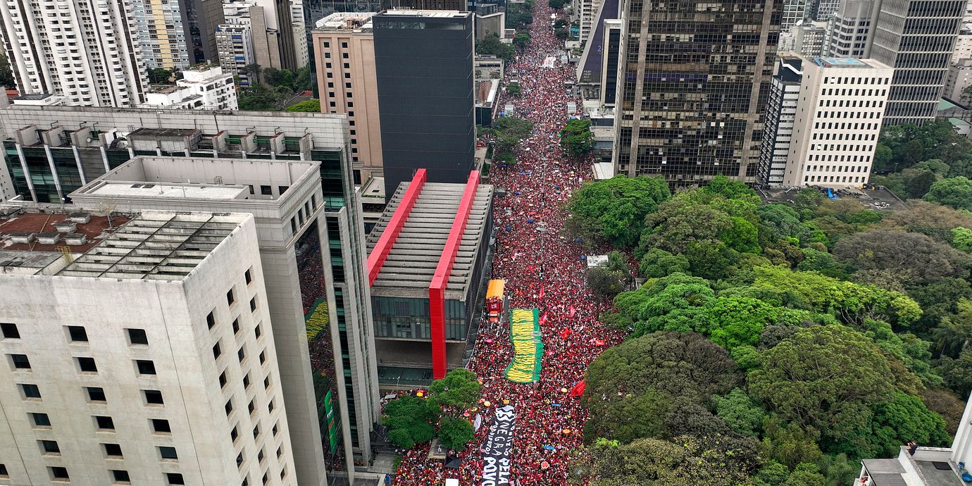 Lula da Silvas supportrar på gatorna i São Paulo.
