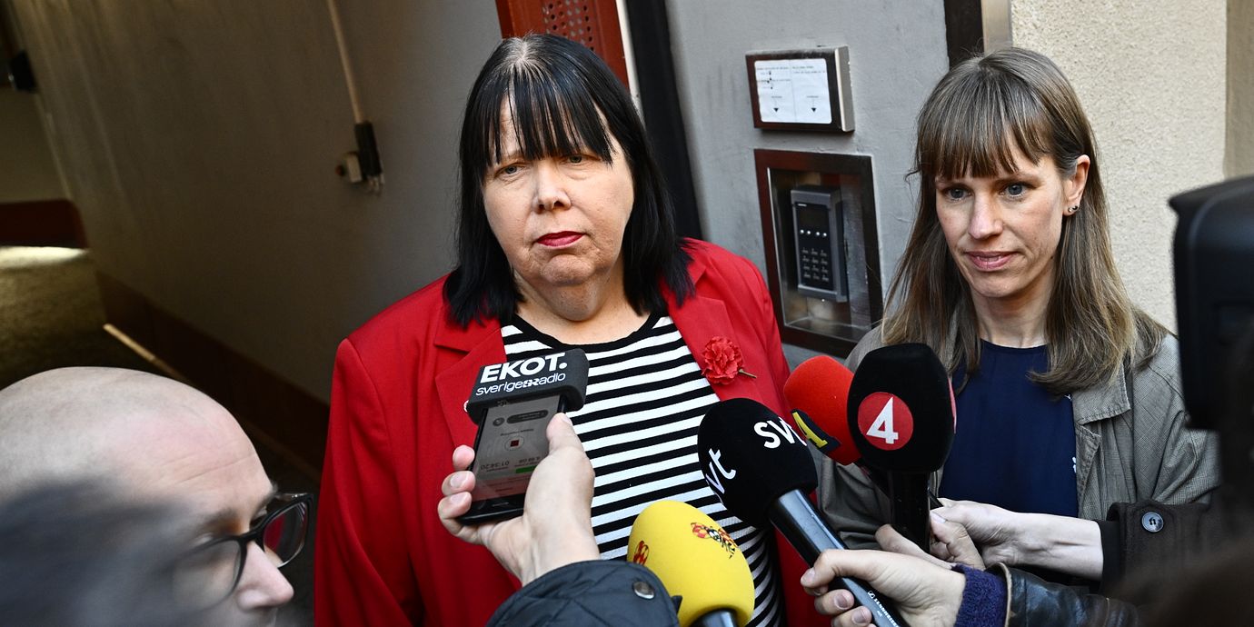 Vänsterpartiets partisekreterare Maria Forsberg svarar på frågor under onsdagen.