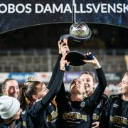 Göteborg FC firar guldet efter matchen mot Vittsjö i damallsvenskans sista omgång. 