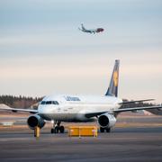 Ett Lufthansa-plan på marken/arkivbild. 