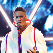 Jon Henrik Fjällgren är både artist och renskötare, han har ställt upp i Melodifestivalen flera gånger.