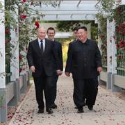 Vladimir Putin och Kim Jong-Un i Pyongyong tidigare under året. 