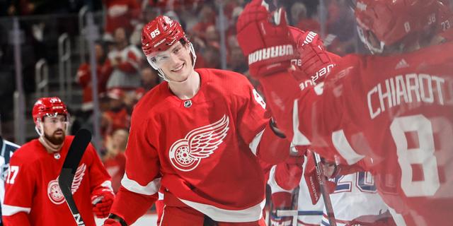 Elmer Söderblom efter NHL-karriärens första mål tidigare i oktober. RICK OSENTOSKI / USA TODAY Sports
